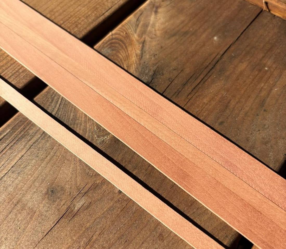 Close-up of pear strips with a clean, burn-free sawn surface from a hollow ground blade